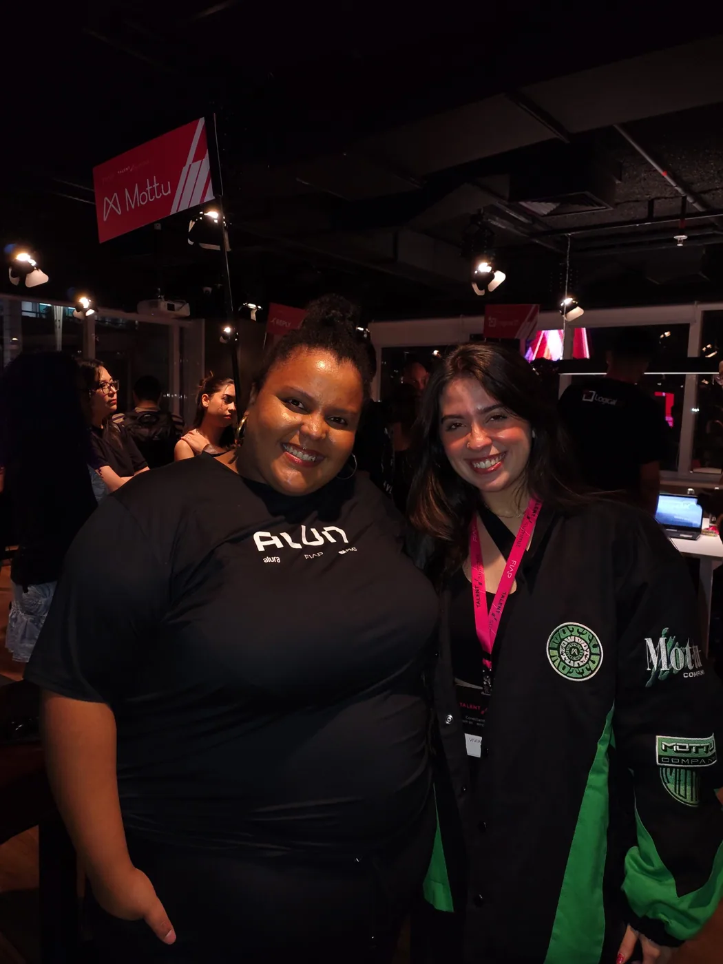 Registro junto à representante da Mottu no Talent Summit 2025